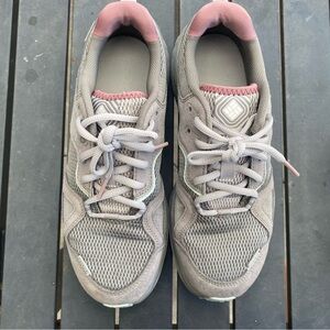 Columbia Women's grey and Blush Sneakers